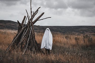 Bedsheet Ghost decor can give your room a boooo