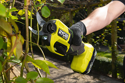 Ryobi 10 Bushless Secateurs