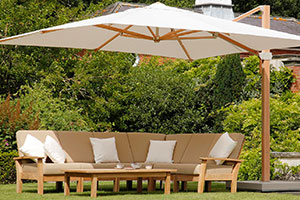 Barlow Tyrie garden set and parasol - Garden Trade Shows 2019